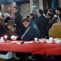 P1000322-24dez2008-koeln  alter wartesaal köln hbf. 24.12.2008 - jährliches weihnachtsessen für arme und einsame menschen